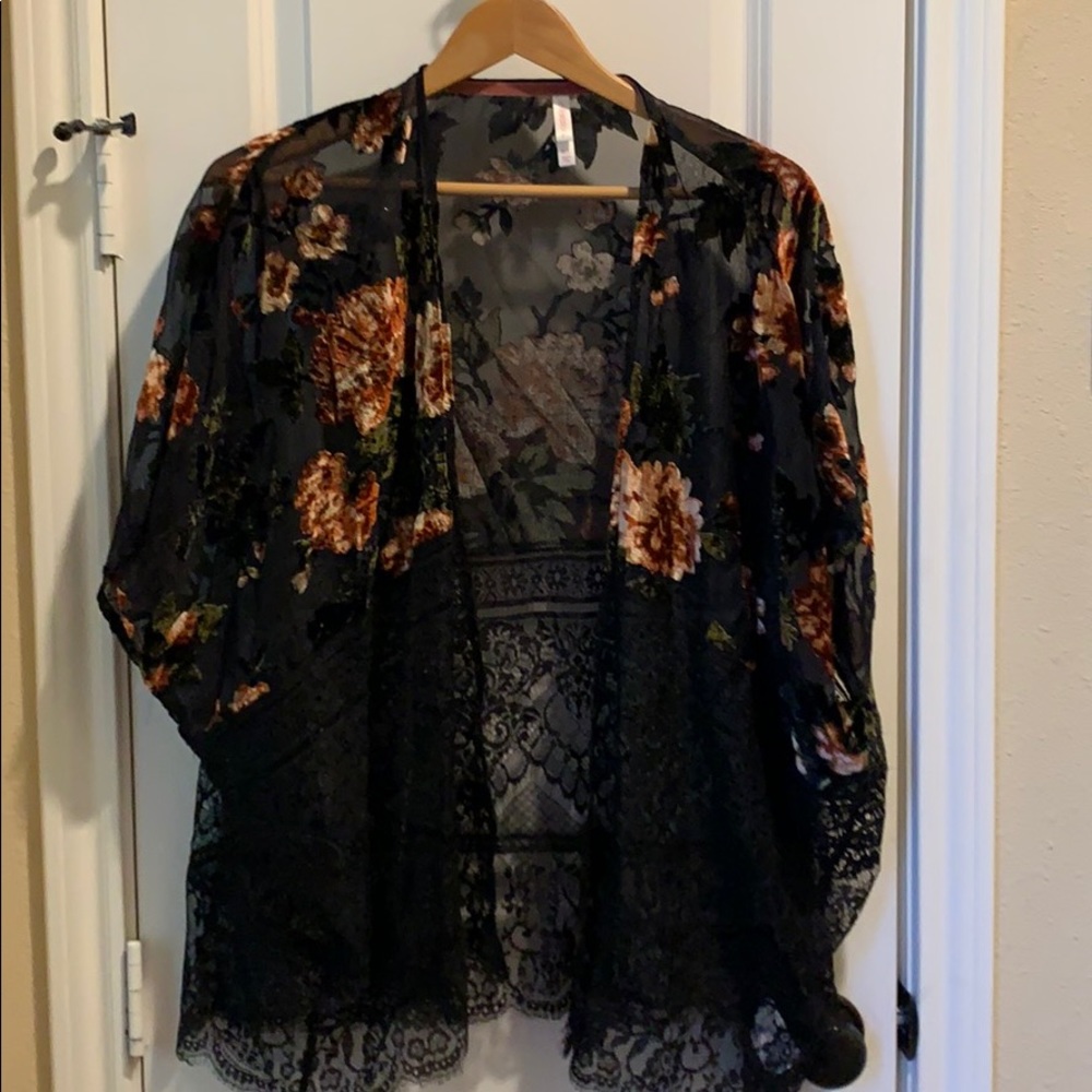 Xhilaration kimono UEC